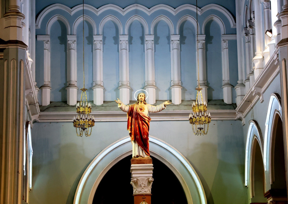 Tượng Chúa Jesus trong giáo đường Nhà thờ Huyện Sỹ. (Ảnh: Hồng Đạt/TTXVN)