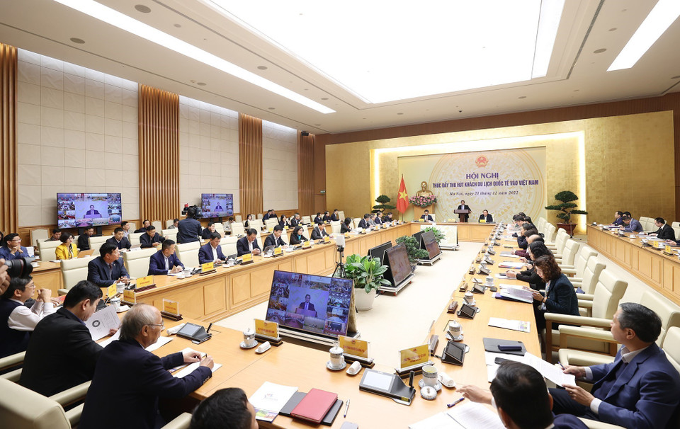  Sáng 21/12, tại Hà Nội, Thủ tướng Phạm Minh Chính chủ trì Hội nghị thúc đẩy thu hút khách du lịch quốc tế vào Việt Nam. (Ảnh: Dương Giang/TTXVN)