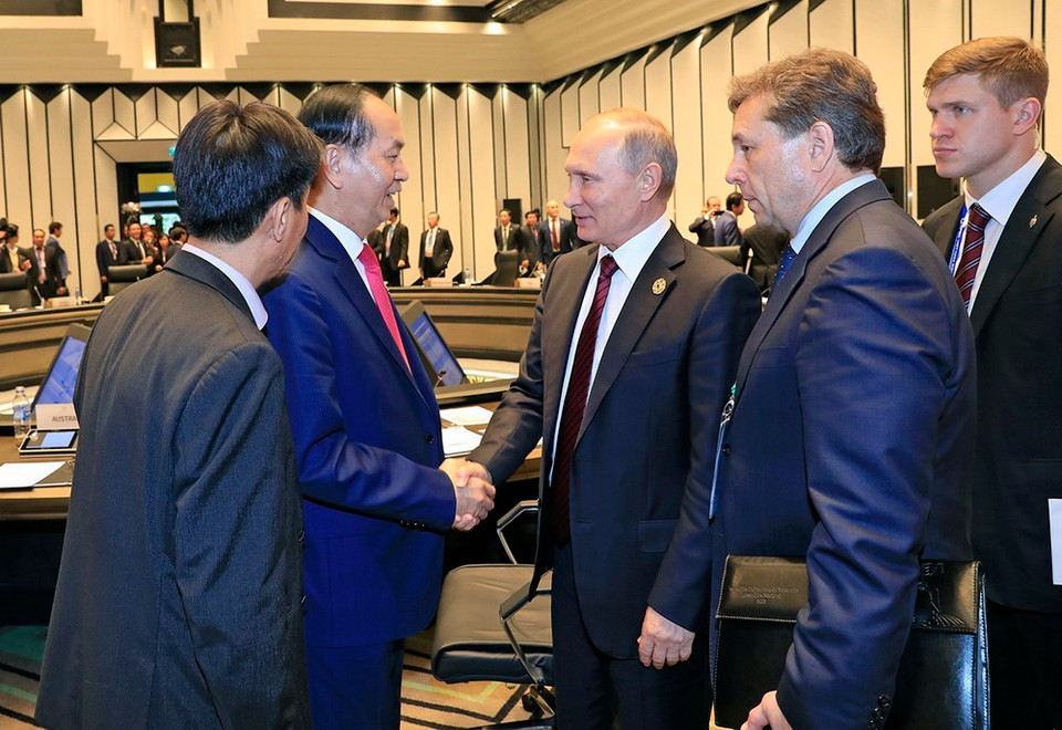 Chủ tịch nước Trần Đại Quang chia tay Tổng thống Nga Vladimir Putin. (Ảnh: TTXVN)