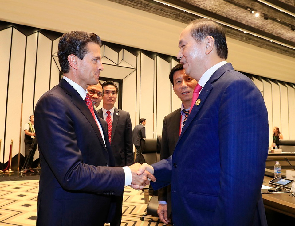 Chủ tịch nước Trần Đại Quang chia tay Tổng thống Mexico Enrique Peña Nieto. (Ảnh: TTXVN)