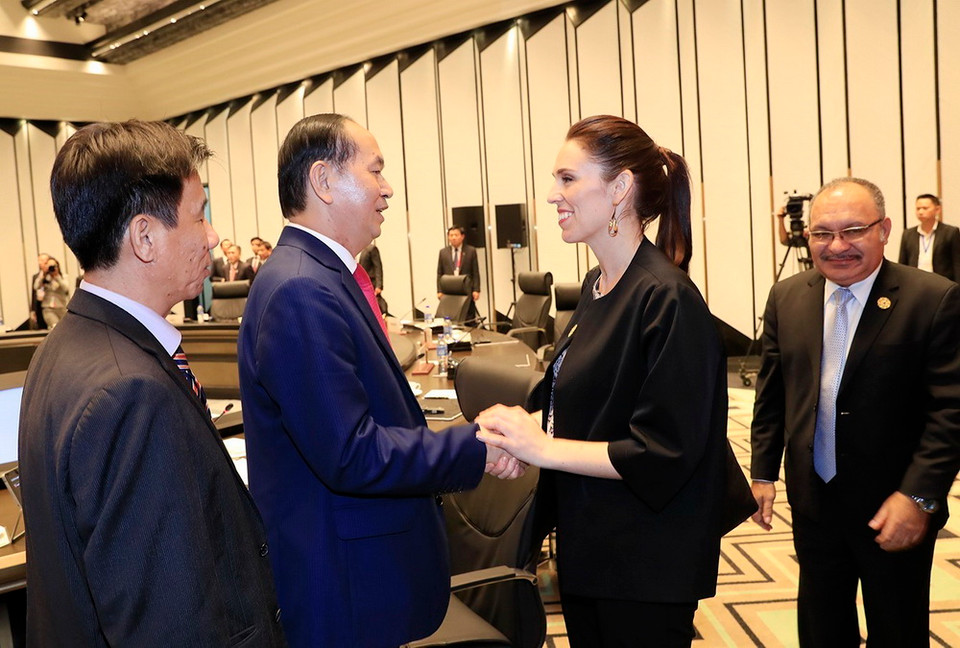  Chủ tịch nước Trần Đại Quang chia tay Thủ tướng New Zealand, bà Jacinda Ardern. (Ảnh: TTXVN)