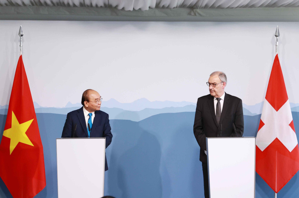 Hai nhà lãnh đạo chủ trì buổi họp báo. (Ảnh: Thống Nhất/TTXVN)