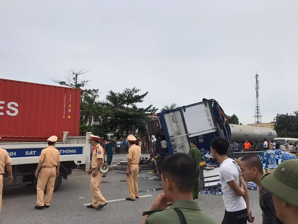 Vụ việc xảy ra vào khoảng 6 giờ sáng nay, 23/7, tại địa bàn xã Cộng Hòa, huyện Kim Thành, Hải Dương (Ảnh: CTV Nguyễn Huệ)