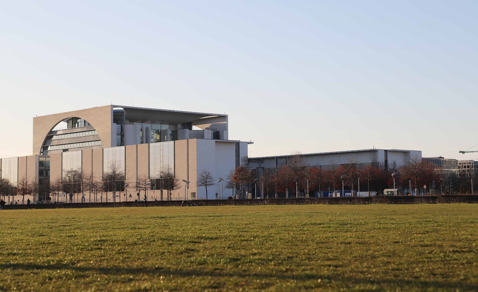 Khu vực trước Phủ Thủ tướng Đức cũng hầu như không một bóng người chiều 24/3/2020. (Ảnh: Mạnh Hùng/TTXVN)