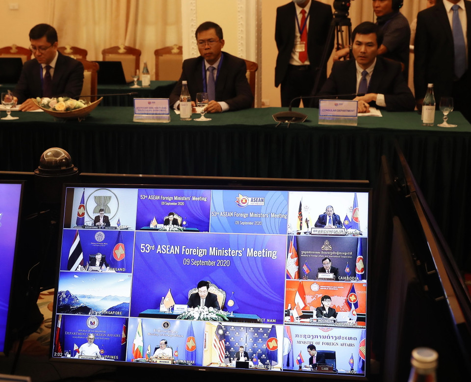 Bộ trưởng Ngoại giao các nước ASEAN dự hội nghị trực tuyến. (Ảnh: Lâm Khánh/TTXVN)