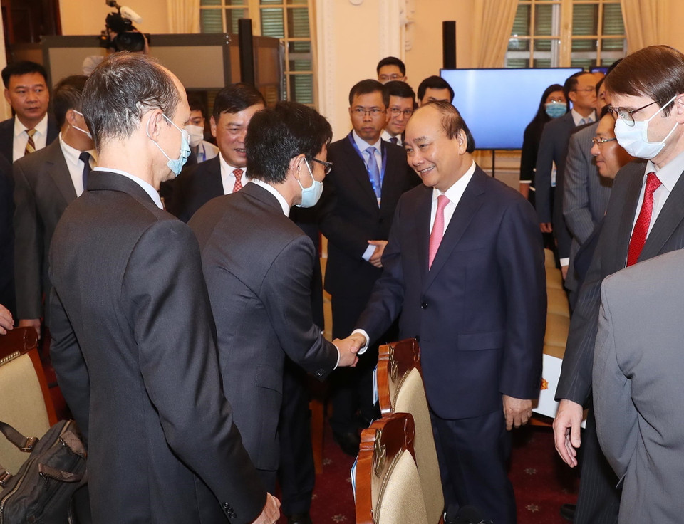 Thủ tướng Nguyễn Xuân Phúc, Chủ tịch ASEAN 2020 với các Đại sứ, đại diện đại sứ quán các nước tại Việt Nam dự lễ khai mạc. (Ảnh: Lâm Khánh/TTXVN)