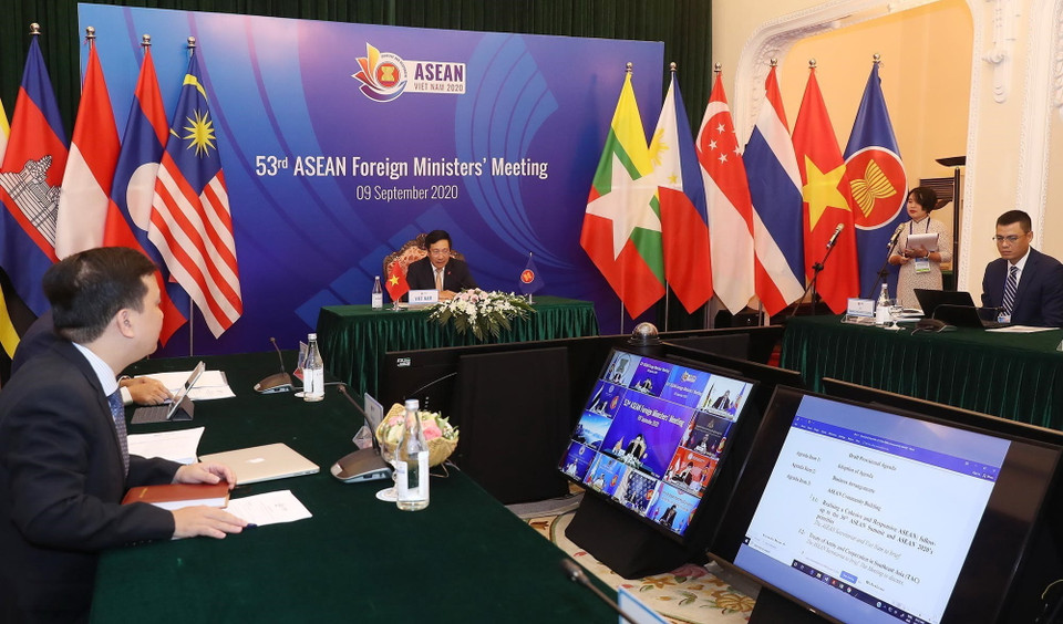 Trong ảnh: Bộ trưởng Ngoại giao các nước ASEAN dự hội nghị trực tuyến. Ảnh: Lâm Khánh - TTXVN