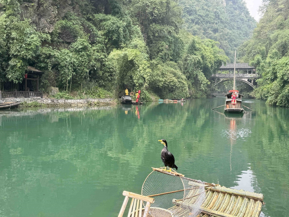 Phong cảnh sông nước hữu tình, đẹp như tranh vẽ tại Khu du lịch Nhân Gia Tam Hiệp ở thành phố Nghi Xương, tỉnh Hồ Bắc. (Ảnh: Công Tuyên/TTXVN)