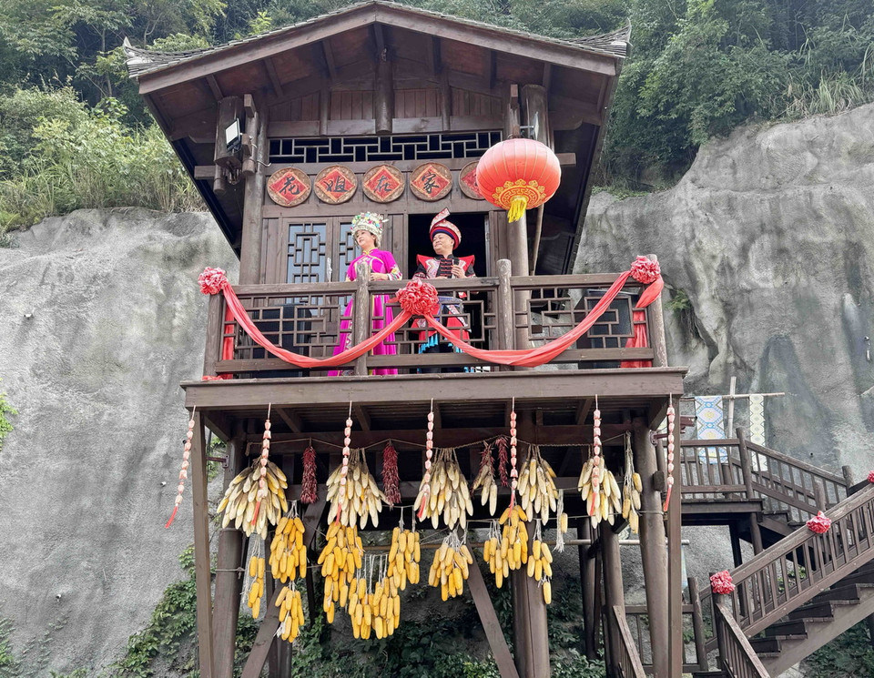 Người dân nơi đây rất nhiệt tình, mến khách. (Ảnh: Công Tuyên/TTXVN)