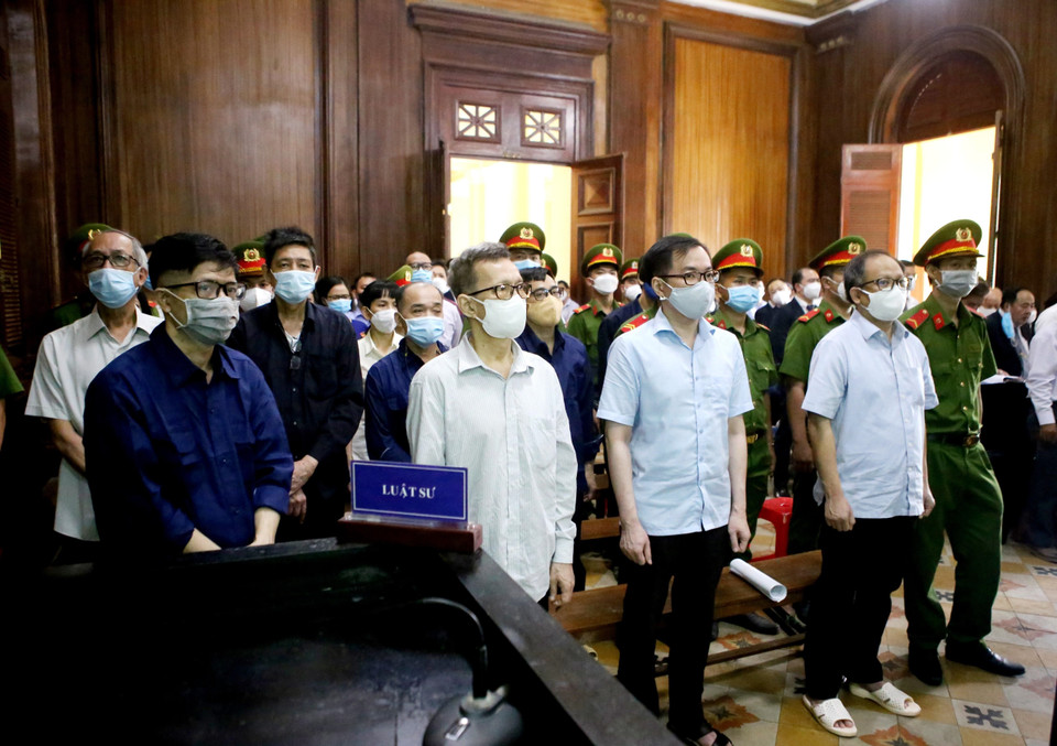 Các bị cáo tại phiên tòa ngày 27/12. (Ảnh: Thành Chung/TTXVN)