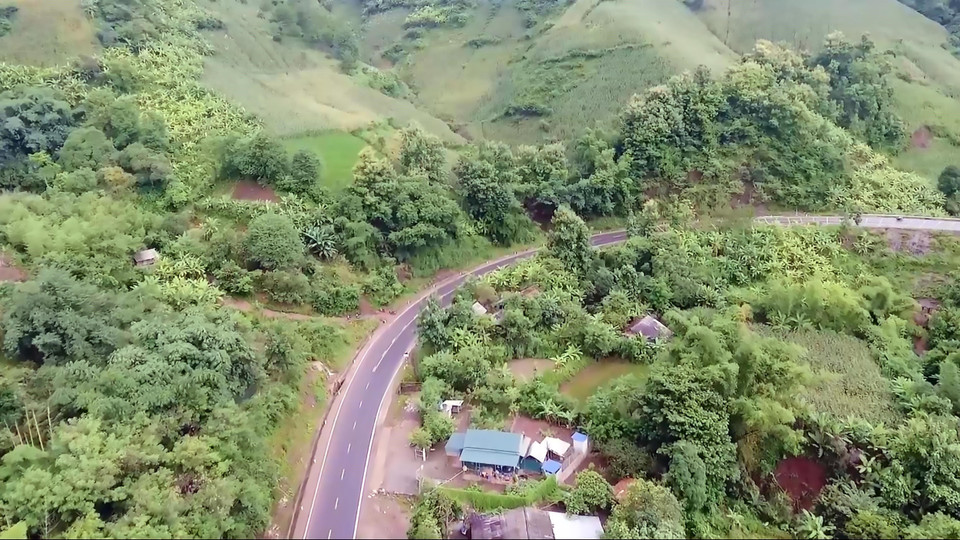 Cung đèo Chiềng Đông, huyện Yên Châu, thuộc Quốc lộ 6 có vị trí quanh co, hiểm trở. (Ảnh: Hữu Quyết/TTXVN)
