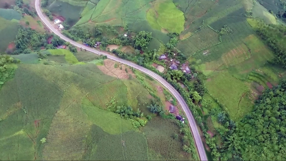 Cung đèo Chiềng Đông, huyện Yên Châu thuộc Quốc lộ 6 có vị trí quanh co, hiểm trở. (Ảnh: Hữu Quyết/TTXVN)