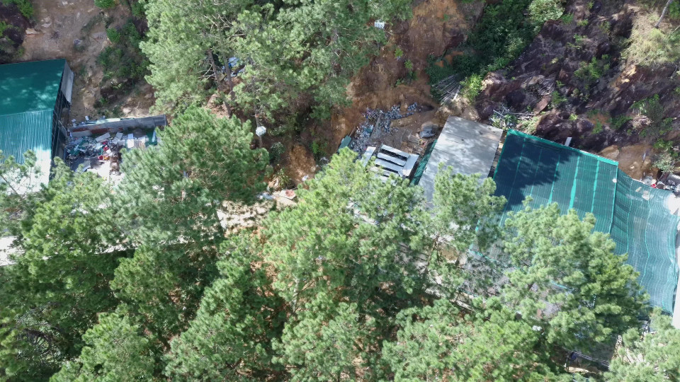 Những ngôi nhà nhìn từ trên cao xuống. (Ảnh: TTXVN)