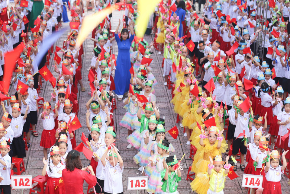 Trường Tiểu học Yên Nghĩa, quận Hà Đông (Hà Nội) tổ chức đón học sinh lớp 1. (Ảnh: Thanh Tùng/TTXVN)