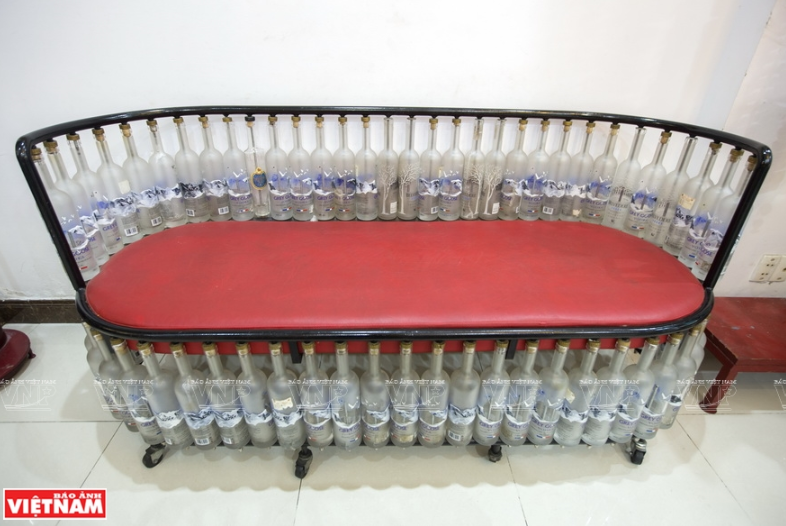 Ghế salon được làm tỉ mỉ và cẩn thận.