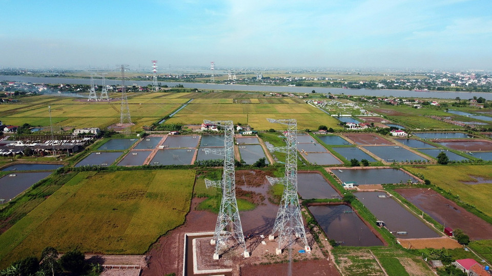 Đoạn đường dây thuộc dự án 500kV Nhà máy Nhiệt điện Nam Định 1-Thanh Hóa có chiều dài khoảng 74,4 km hoàn thành ngày 30/6. (Ảnh: Huy Hùng/TTXVN)