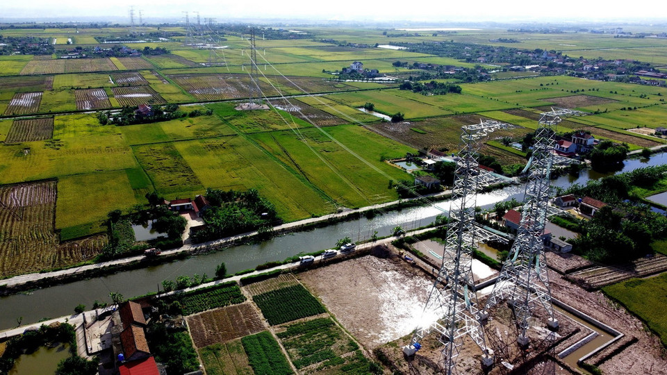 Dự án đường dây 500kV đoạn Quỳnh Lưu-Thanh Hóa-Nhà máy nhiệt điện Nam Định 1-Phố Nối hoàn thành đóng điện ngày 19/8. (Ảnh: Huy Hùng/TTXVN)