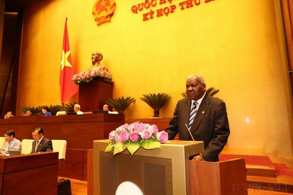 Chủ tịch Quốc hội Cuba Esteban Lazo Hernández phát biểu tại Phiên họp toàn thể Kỳ họp thứ ba, Quốc hội khóa XIV tại hội trường Diên hồng, Nhà Quốc hội (2017). (Ảnh: Trọng Đức/TTXVN)