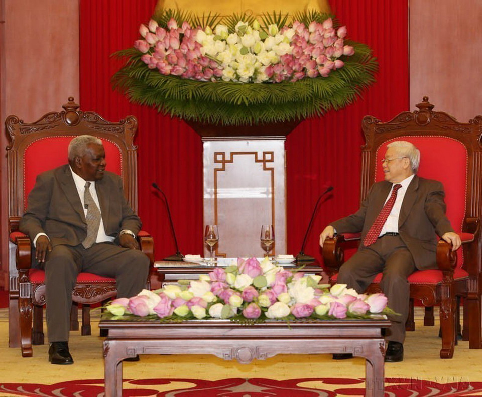 Tổng Bí thư Nguyễn Phú Trọng tiếp đồng chí Esteban Lazo Hernandes, Ủy viên Bộ Chính trị Đảng Cộng sản Cuba, Chủ tịch Quốc hội Cộng hòa Cuba thăm chính thức Việt Nam (13/6/2017). (Ảnh: Trí Dũng/TTXVN)