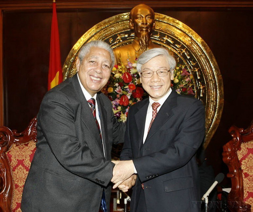 Chủ tịch Quốc hội Nguyễn Phú Trọng tiếp Chủ nhiệm Ủy ban Đối ngoại Quốc hội Cuba Ramon Pez Ferro (Hà Nội, 5/4/2010). (Ảnh: Trí Dũng/TTXVN)