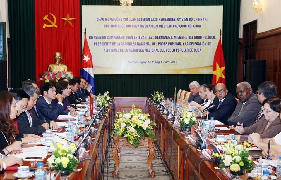 Chủ tịch Quốc hội Cuba Esteban Lazo Hernández thăm và làm việc với Ngân hàng Nhà nước Việt Nam (13/6/2017). (Ảnh: Nguyễn Dân/TTXVN)