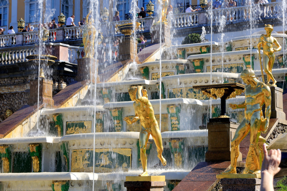 Tổng cộng 18 ao chứa với diện tích khoảng 100 ha, chứa hơn 1 triệu 300 nghìn mét khối nước để cung cấp cho hệ thống đài phun nước của Peterhof. (Ảnh: Trần Hiếu/TTXVN)