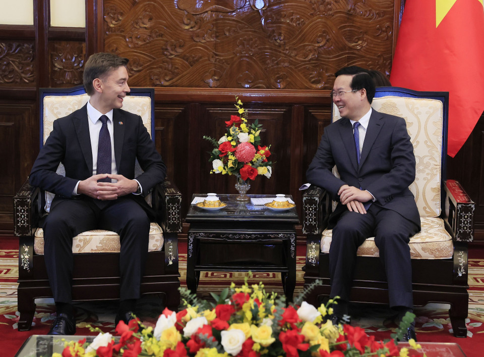 Chủ tịch nước Võ Văn Thưởng tiếp Đại sứ Liên minh châu Âu tại Việt Nam Julien Guerrier. (Ảnh: Thống Nhất/TTXVN)