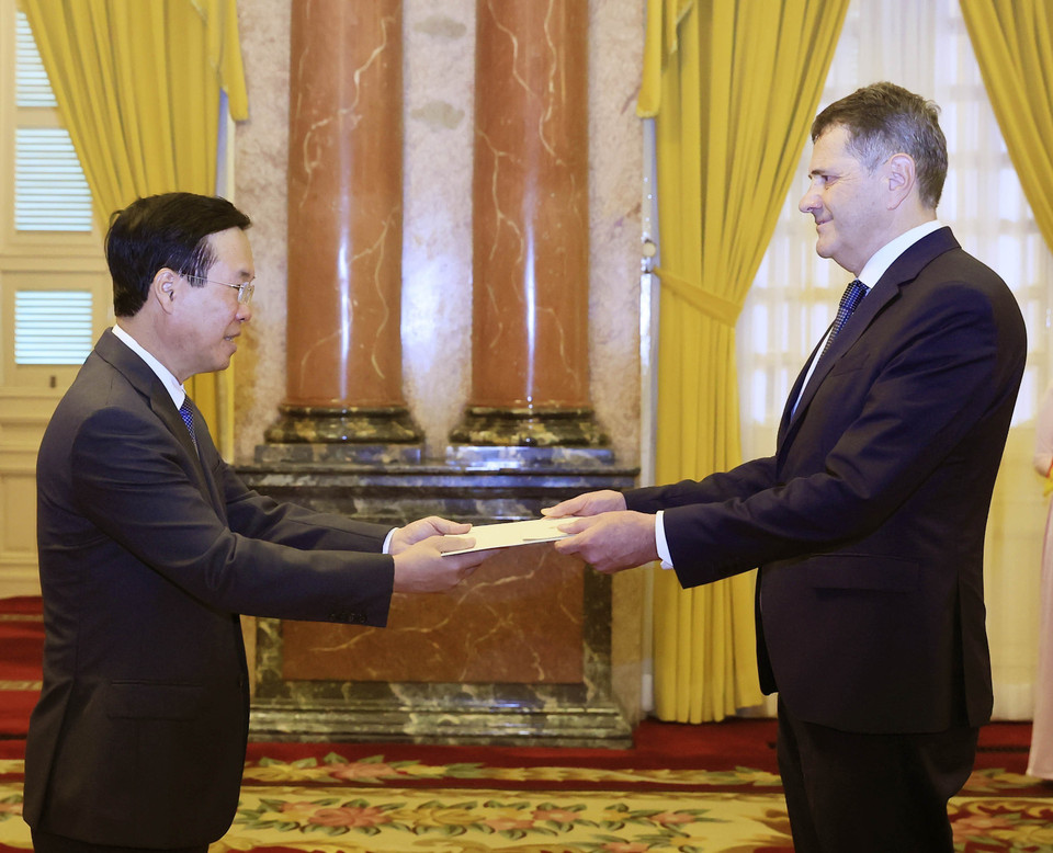 Chủ tịch nước Võ Văn Thưởng tiếp nhận Quốc thư của Đại sứ Bulgaria Pavlin Todorov. (Ảnh: Thống Nhất/TTXVN)