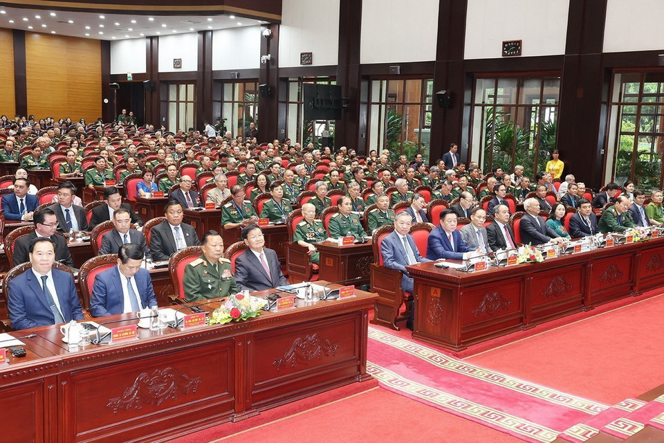 Tổng Bí thư, Chủ tịch nước Tô Lâm và Tổng Bí thư, Chủ tịch nước Lào Thongloun Sisoulith cùng các đại biểu dự cuộc gặp. (Ảnh: Trí Dũng/TTXVN)