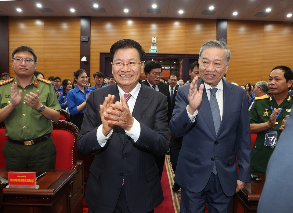 Tổng Bí thư, Chủ tịch nước Tô Lâm cùng Tổng Bí thư, Chủ tịch nước Lào Thongloun Sisoulith đến dự cuộc gặp. (Ảnh: Trí Dũng/TTXVN)