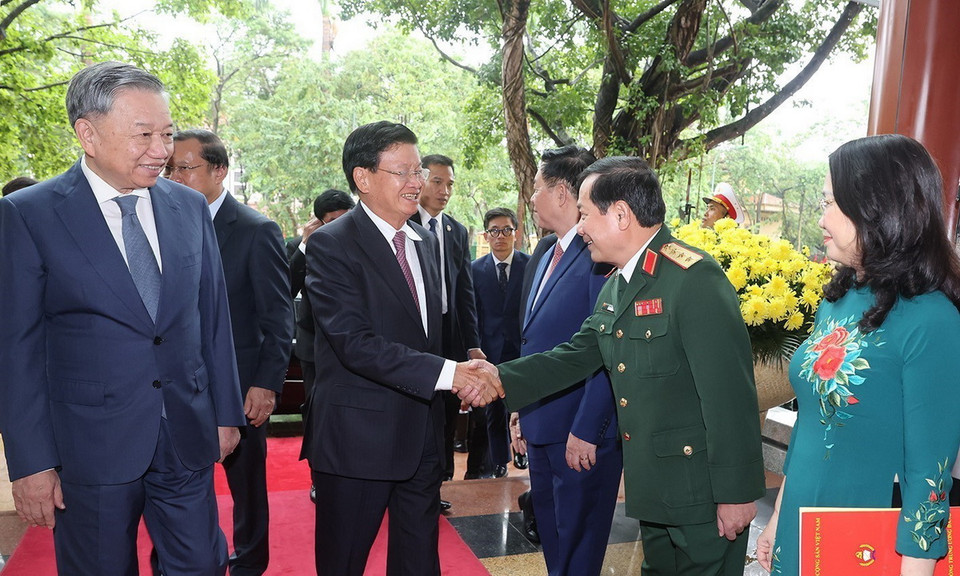 Tổng Bí thư, Chủ tịch nước Tô Lâm và Tổng Bí thư, Chủ tịch nước Lào Thongloun Sisoulith đến dự cuộc gặp. (Ảnh: Trí Dũng/TTXVN)