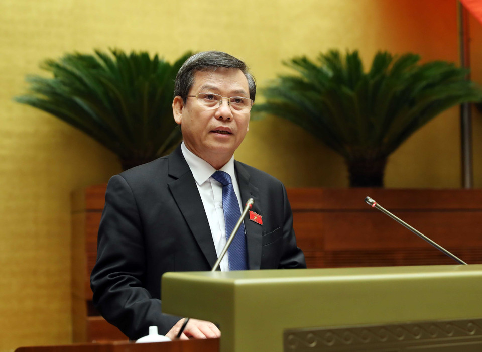 Viện trưởng Viện Kiểm sát Nhân dân Tối cao Lê Minh Trí trình bày Báo cáo về việc thực hiện một số nghị quyết của Quốc hội khóa XIV về giám sát chuyên đề, chất vấn từ đầu nhiệm kỳ khóa XV đến hết Kỳ họp thứ 4. (Ảnh: An Đăng/TTXVN)