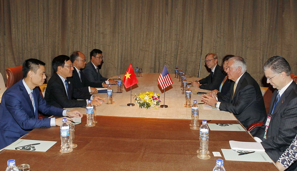 Phó Thủ tướng, Bộ trưởng Ngoại giao Phạm Bình Minh tiếp Bộ trưởng Ngoại giao Hoa Kỳ Rex Tillerson, sáng 10/11. (Ảnh: TTXVN)