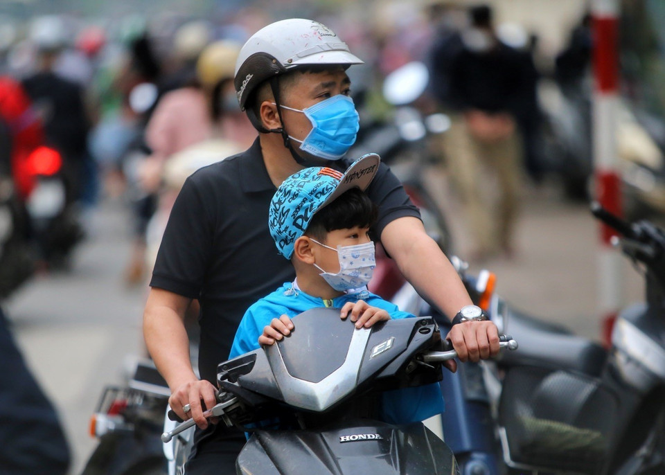 Các em nhỏ Tiểu học được đi học trực tiếp sau một thời gian dài nghỉ do dịch COVID-19. (Ảnh: Tuấn Đức/TTXVN)