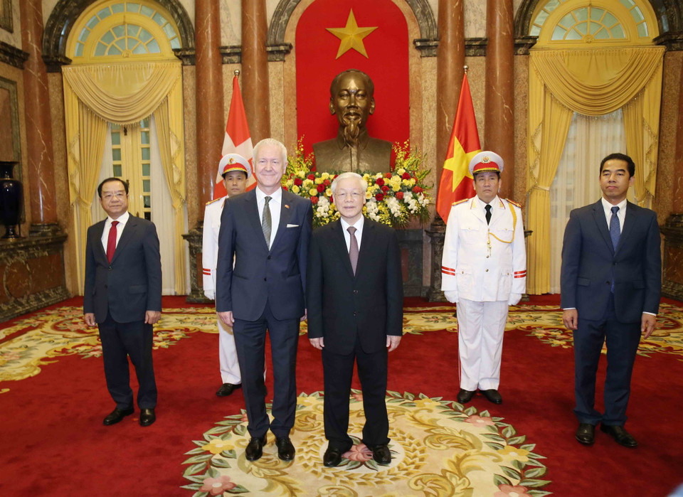 Tổng Bí thư, Chủ tịch nước Nguyễn Phú Trọng tiếp Ông Ivo Sieber, Đại sứ Đặc mệnh toàn quyền Liên bang Thụy Sĩ tại Việt Nam đến trình Quốc thư. (Ảnh: Trí Dũng/TTXVN)