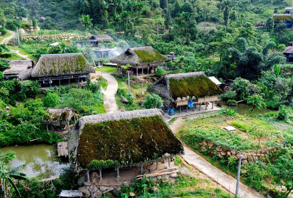 Thôn vùng cao Xà Phìn thuộc xã Phương Tiến, huyện Vị Xuyên (Hà Giang) với 53 hộ người Dao sinh sống từ lâu đời, nằm giữa lưng chừng dãy núi Tây Côn Lĩnh là điểm đến hấp dẫn với những người thích khám phá, yêu thiên nhiên. (Ảnh: Hoàng Hiếu/TTXVN)