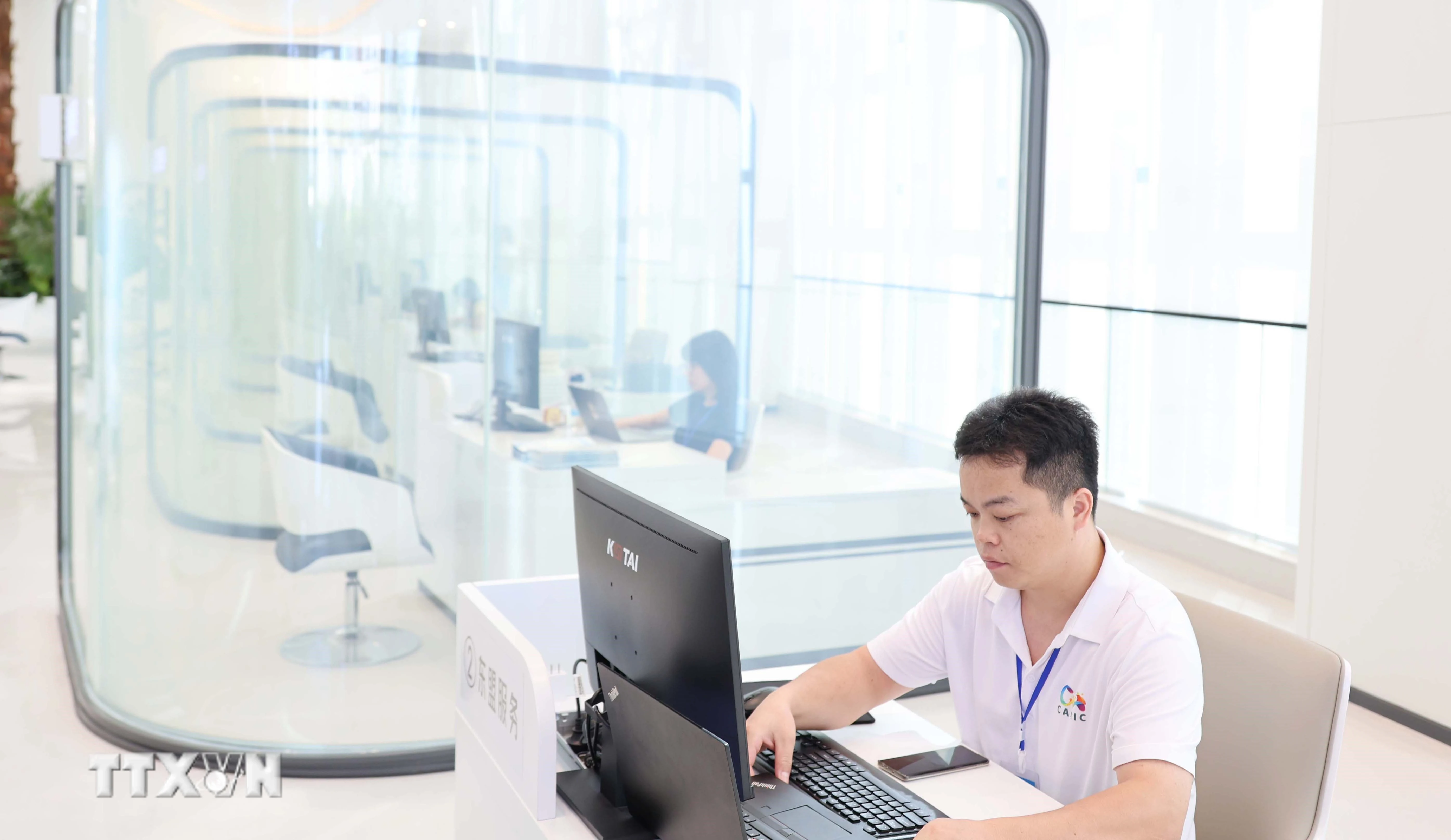 Mệt mỏi AI: Trạng thái kiệt sức vì chuyển từ làm việc sang giám sát AI làm việc