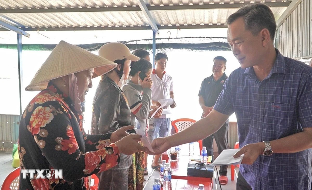 Vụ hỏa hoạn tại Cà Mau: Hỗ trợ kịp thời các hộ dân bị thiệt hại