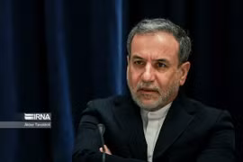 Ngoại trưởng Iran Seyed Abbas Araghchi phát biểu trong cuộc họp báo ở Tehran. (Ảnh: IRNA/TTXVN)