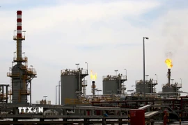 Nhà máy lọc dầu Zubair ở miền Nam Iraq. (Ảnh: AFP/TTXVN)