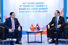 Thủ tướng Phạm Minh Chính gặp Thủ tướng Lào Sonexay Siphandone. (Ảnh: Dương Giang/TTXVN)