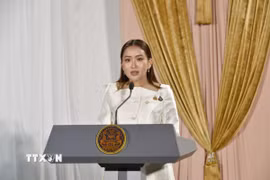 Thủ tướng Thái Lan Paetongtarn Shinawatra tại một cuộc họp báo ở Bangkok. (Ảnh: THX/TTXVN)