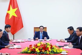 Thủ tướng Phạm Minh Chính điện đàm với Thủ tướng Singapore Lawrence Wong. (Ảnh: Dương Giang/TTXVN)