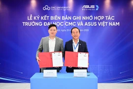 Đại diện Trường Đại học CMC ký kết Biên bản ghi nhớ với ASUS Việt Nam.