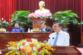 Ông Trương Cảnh Tuyên, tân Chủ tịch Ủy ban Nhân dân thành phố Cần Thơ nhiệm kỳ 2021-2026, phát biểu nhận nhiệm vụ. (Ảnh: Ánh Tuyết/TTXVN)