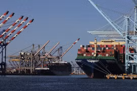 Cảng container hàng hóa Los Angeles ở California (Mỹ). (Ảnh: THX/TTXVN)