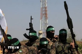 Các tay súng Lữ đoàn Al-Qassam, một cánh quân của Phong trào Hồi giáo Hamas. (Ảnh: IRNA/TTXVN)