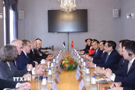 Thủ tướng Phạm Minh Chính hội kiến Chủ tịch Quốc hội Estonia Lauri Hussar. (Ảnh: Dương Giang/TTXVN)