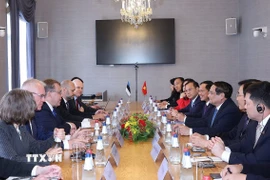 Thủ tướng Phạm Minh Chính hội kiến Chủ tịch Quốc hội Estonia Lauri Hussar. (Ảnh: Dương Giang/TTXVN)