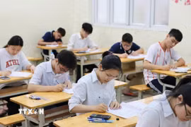 Học sinh Hà Nội dự thi vào lớp 10. (Ảnh: Thanh Tùng/TTXVN)